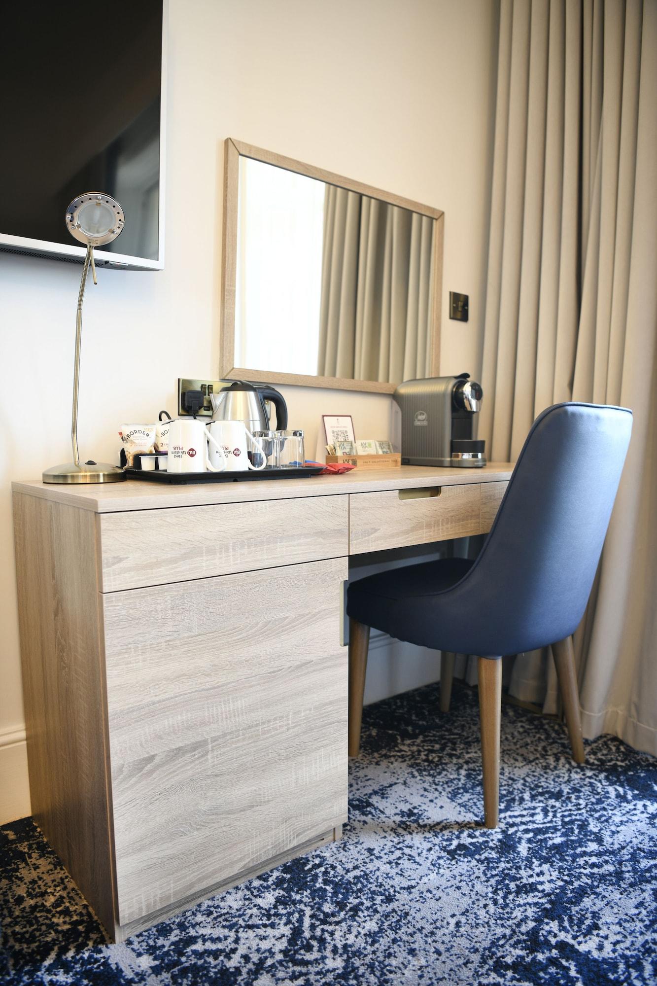 Zimmer Regency mit Queensize-Bett und Meerblick